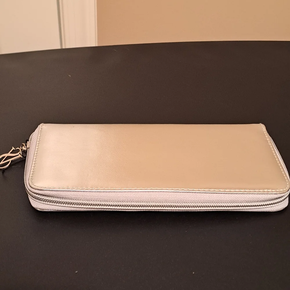 Victoria's Secret Angel Wallet. Shimmering Silver - Picture 2 of 6